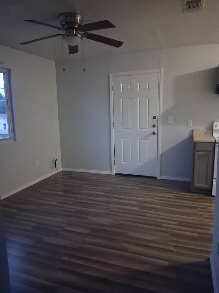 1207 N 10th St #3 - Photo 3 of 7