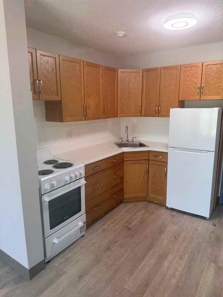 13516 - 13516 102 St #202