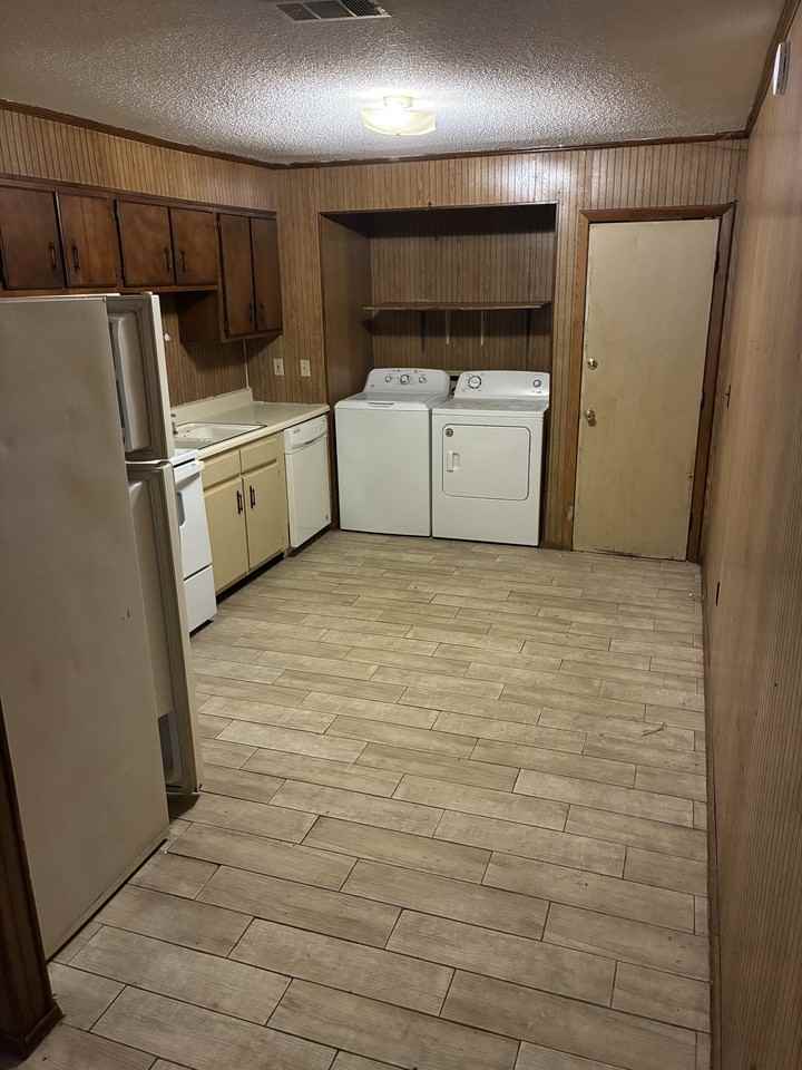 1004 Scott St #A - Photo 2 of 8