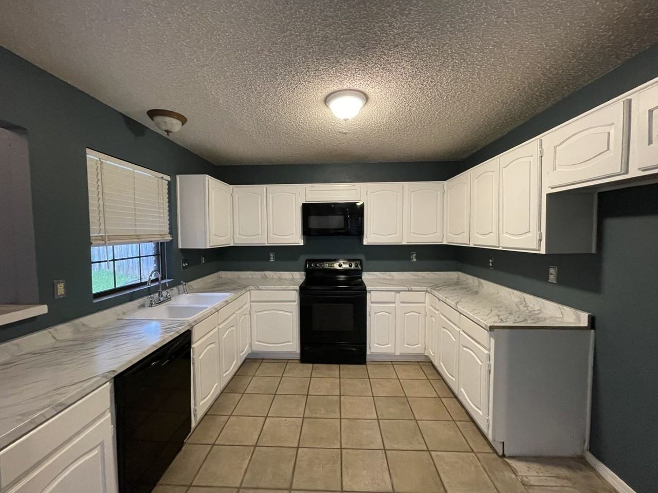 3028 Matterhorn Dr - Photo 2 of 16