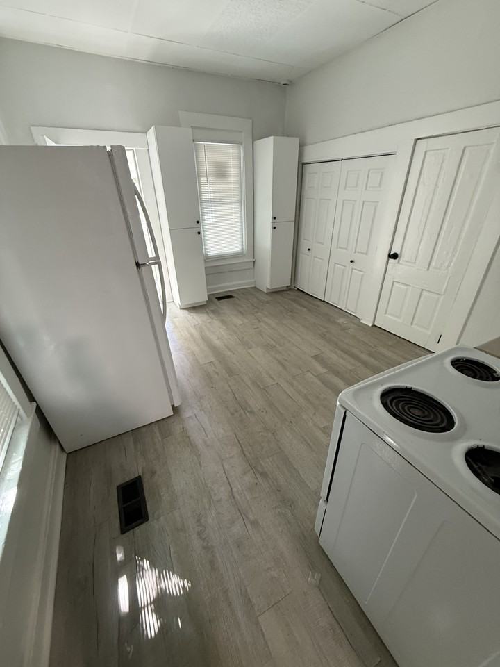 830 Oak St #830 - Photo 3 of 10