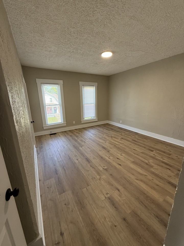 830 Oak St #830 - Photo 6 of 10