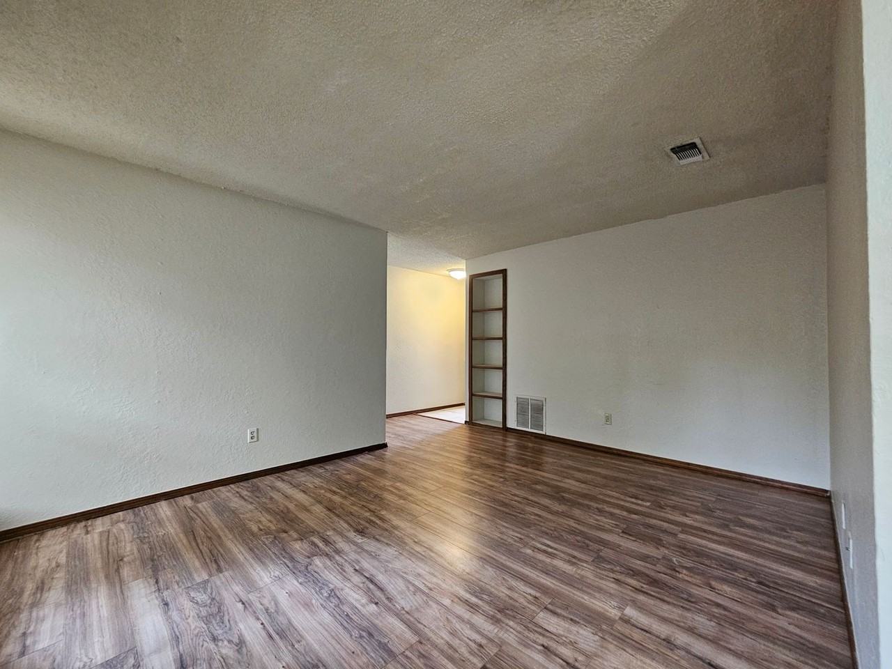 3413 Pathway Cir - Photo 2 of 16