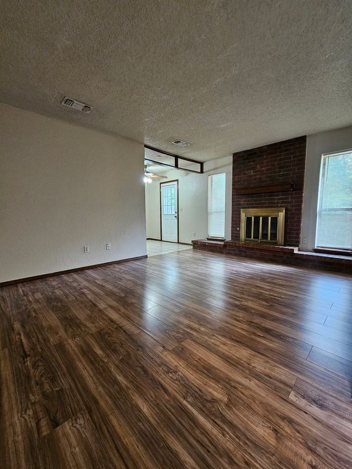 3413 Pathway Cir - Photo 3 of 16