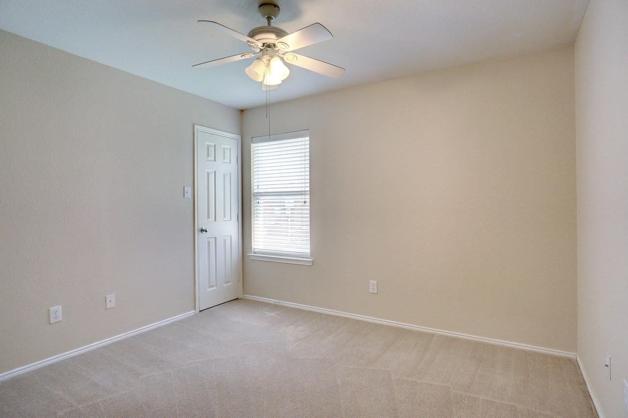 1305 Mountain Peak Dr - Photo 4 of 17