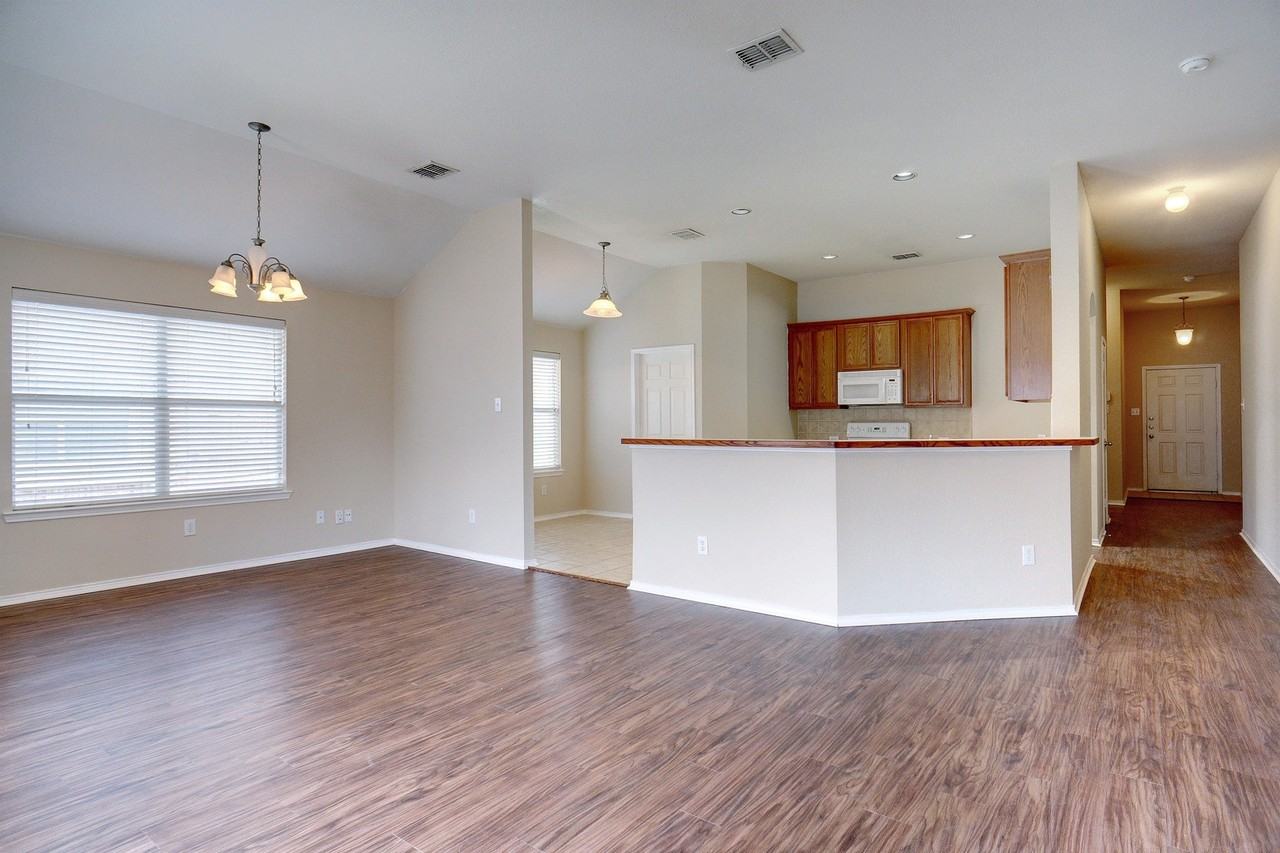 1305 Mountain Peak Dr - Photo 5 of 17