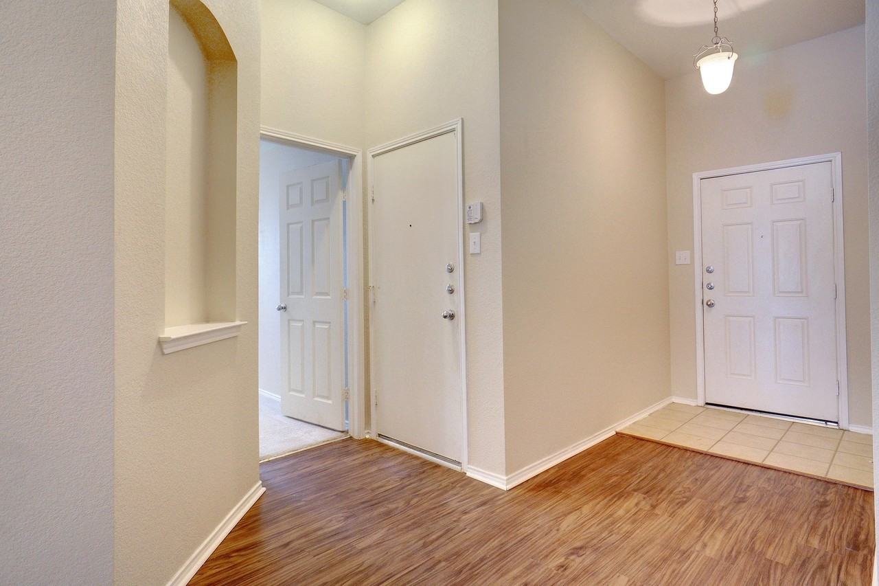 1305 Mountain Peak Dr - Photo 7 of 17