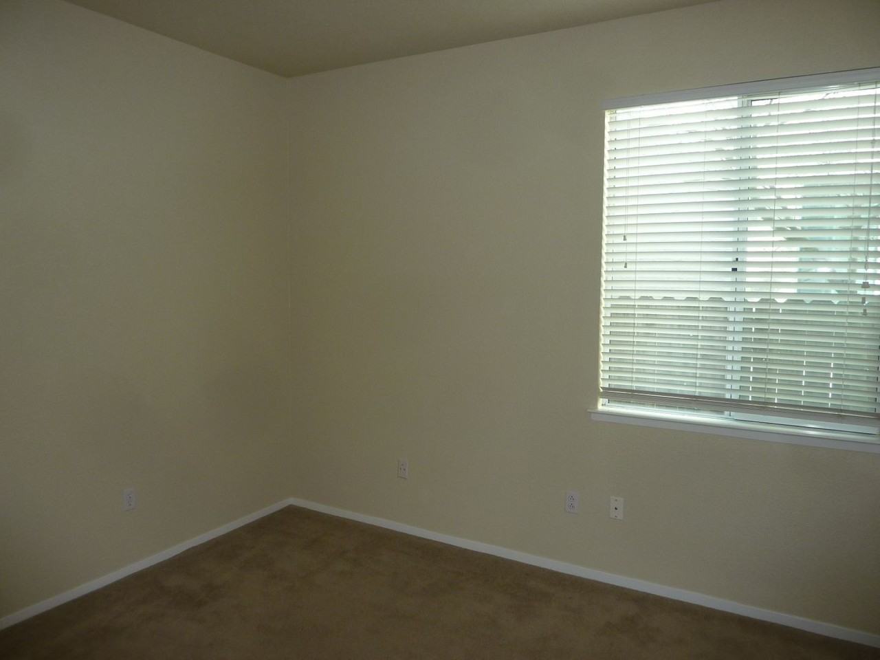 140 Oxburough Dr - Photo 7 of 10