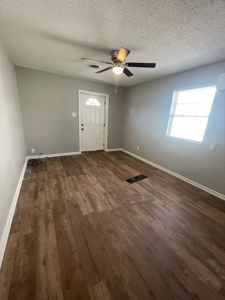 1011A Tuscaloosa St - Photo 4 of 10