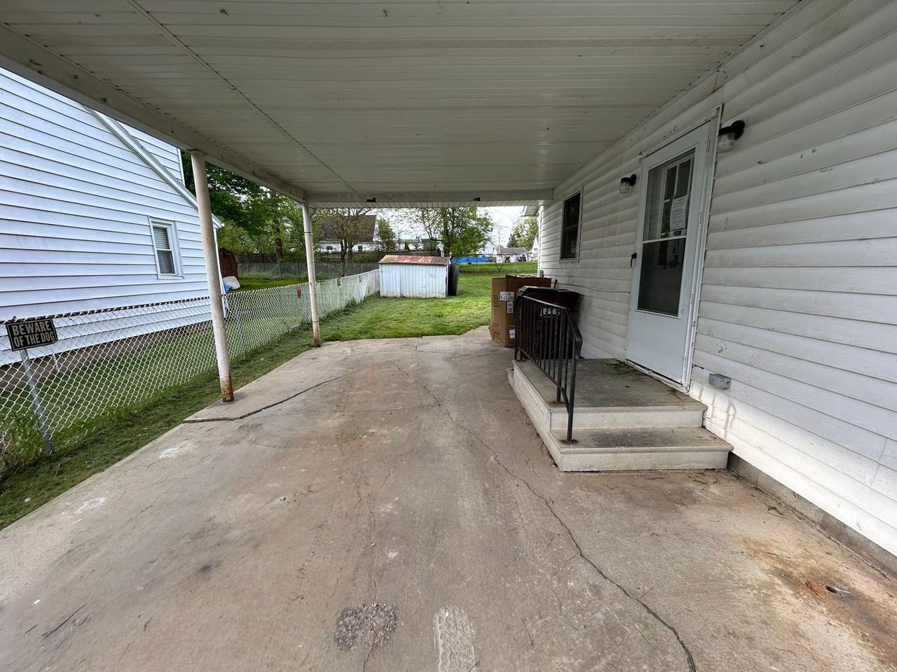 2056 Mckinley Ave - Photo 3 of 12