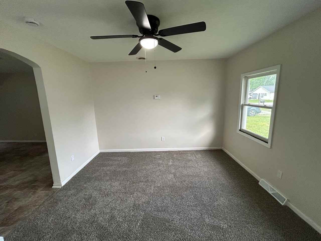2056 Mckinley Ave - Photo 5 of 12