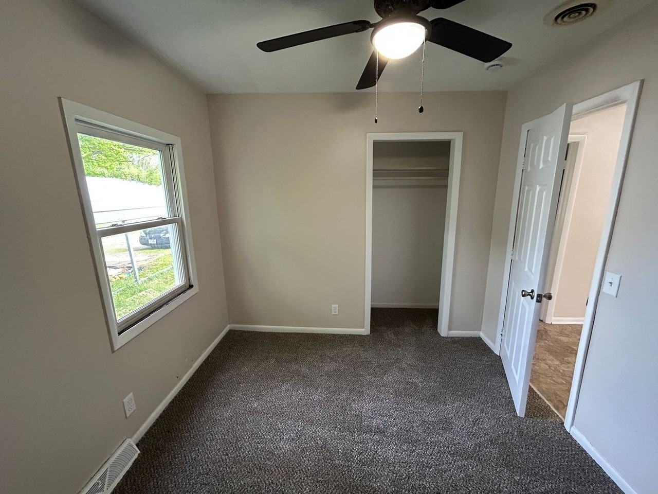 2056 Mckinley Ave - Photo 7 of 12