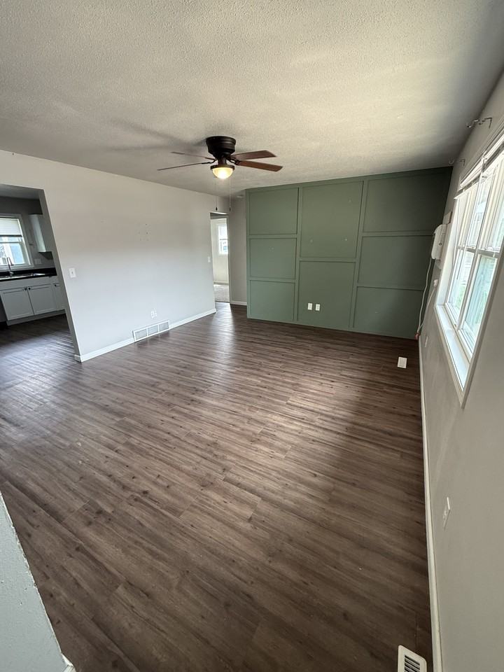 3303 S Holly Ave #2 - Photo 2 of 10