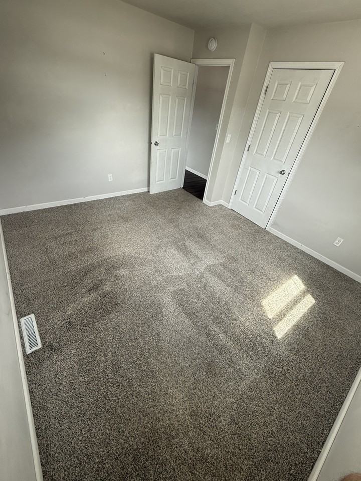 3303 S Holly Ave #2 - Photo 4 of 10
