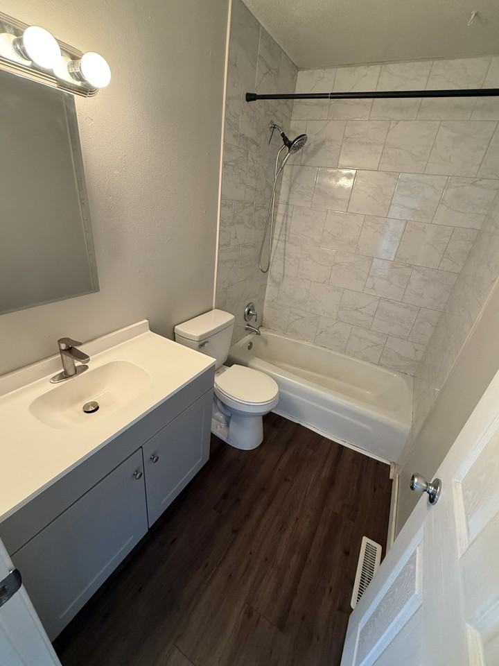 3303 S Holly Ave #2 - Photo 5 of 10