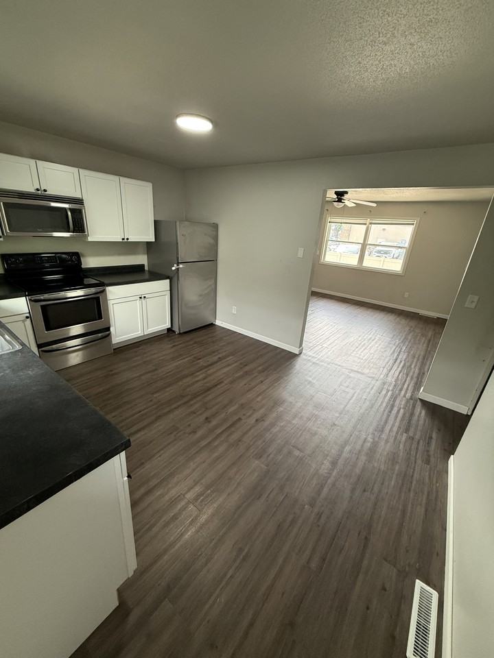 3303 S Holly Ave #2 - Photo 6 of 10