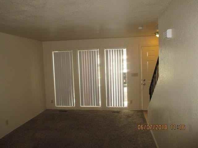 6531 W Douglas St - Photo 2 of 16