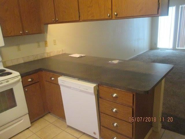 6531 W Douglas St - Photo 5 of 16