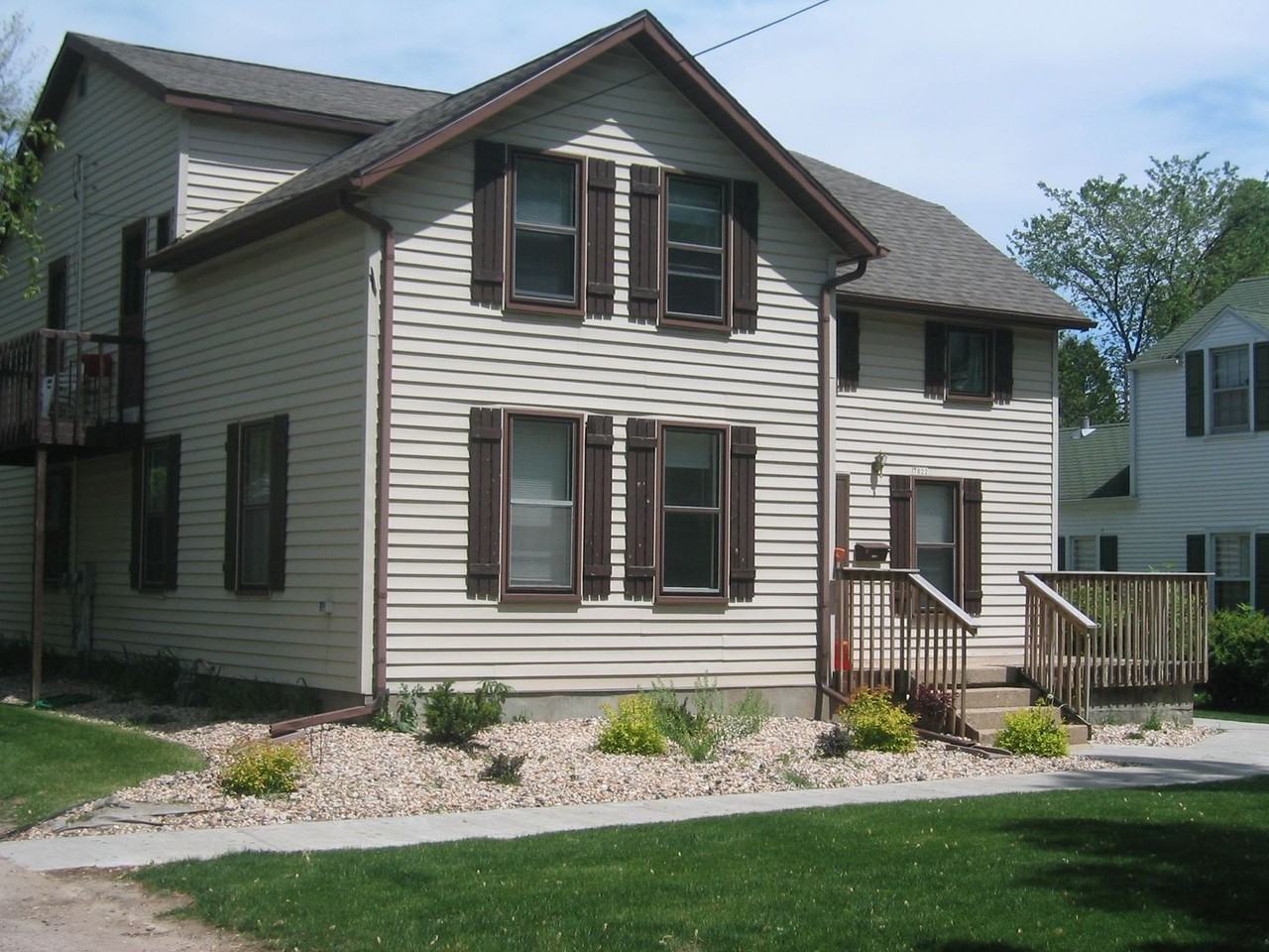 7022 Hubbard Ave - Photo 3 of 14