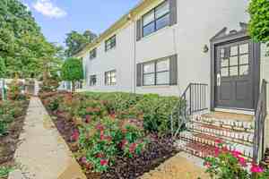 featured image of 2920 10th Ave S