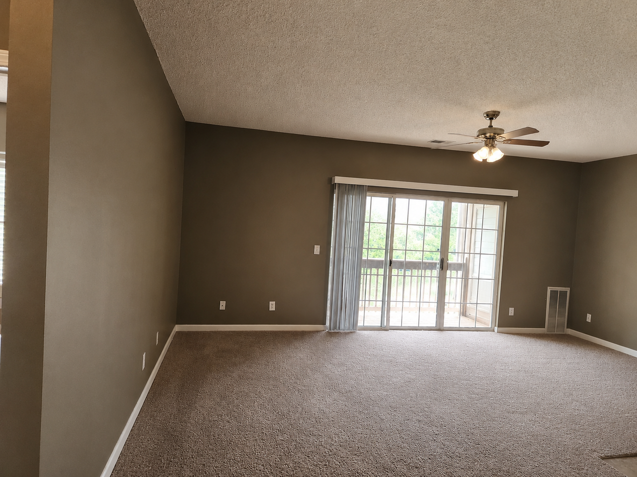 190 Wexford Dr #202 - Photo 5 of 8