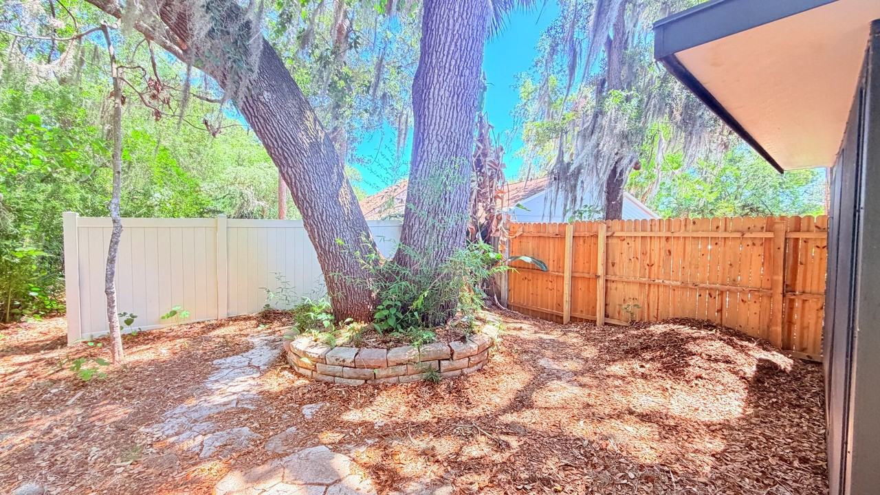 124 Clear Lake Cir - Photo 3 of 32