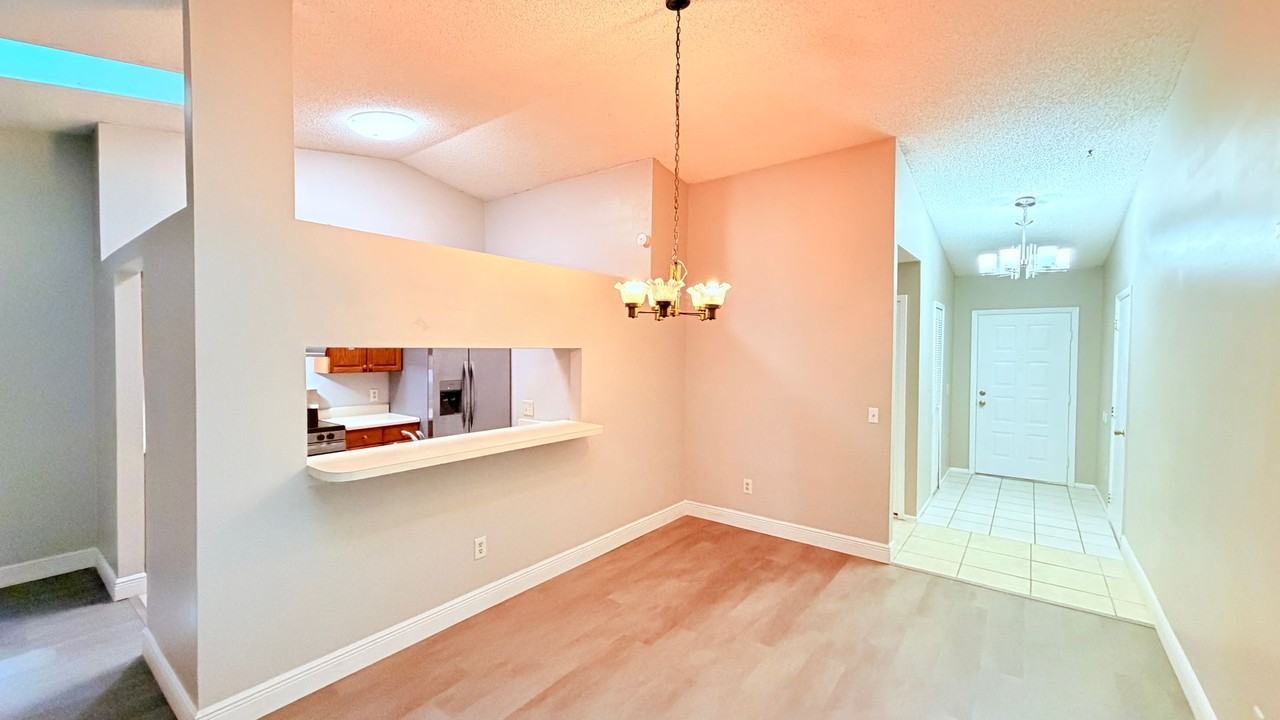 124 Clear Lake Cir - Photo 6 of 32