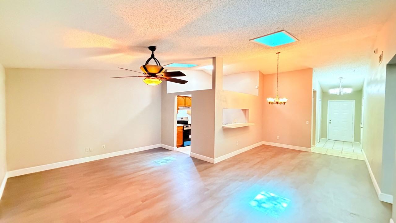 124 Clear Lake Cir - Photo 7 of 32