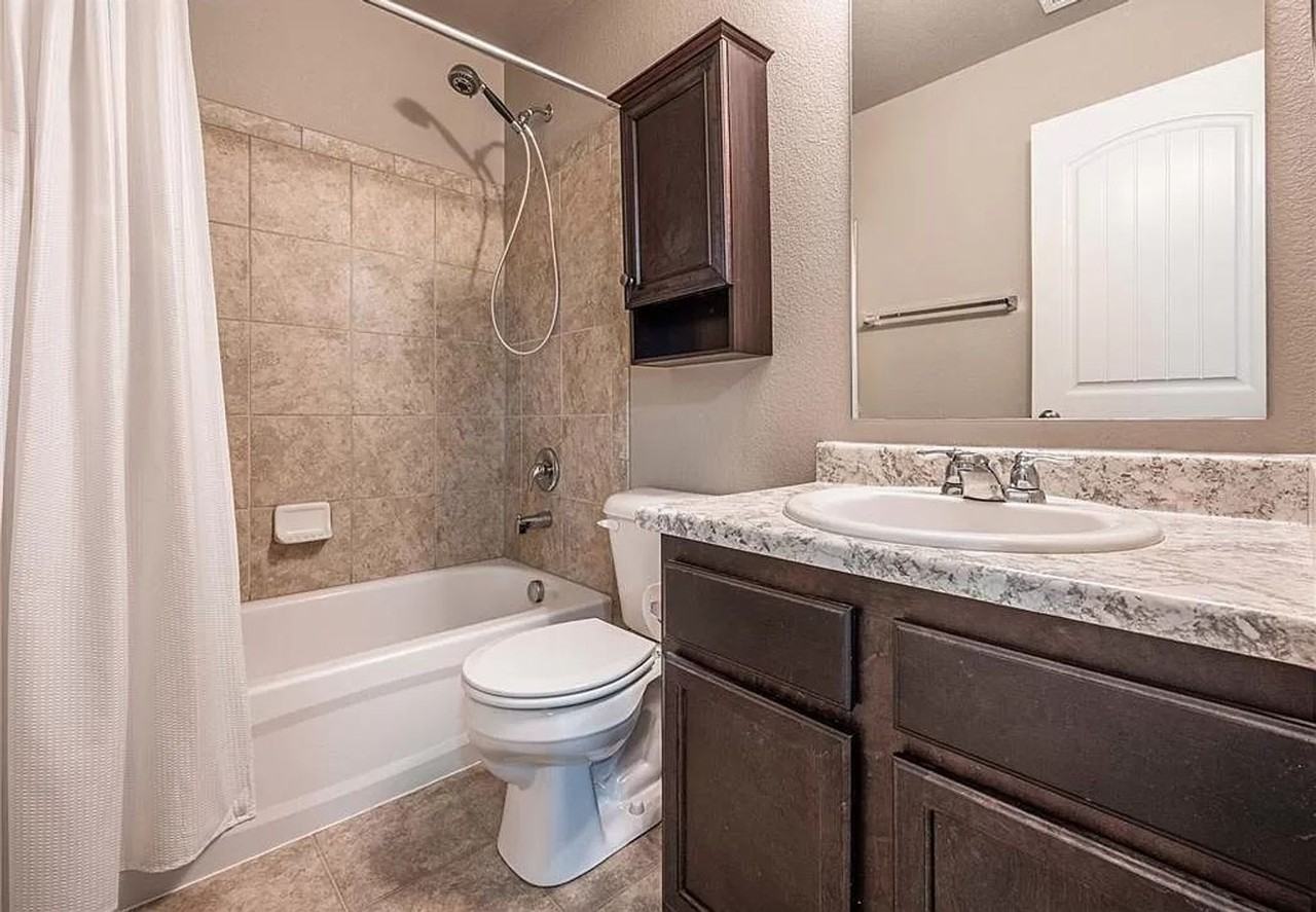 8884 Vanderwood Rd - Photo 2 of 38