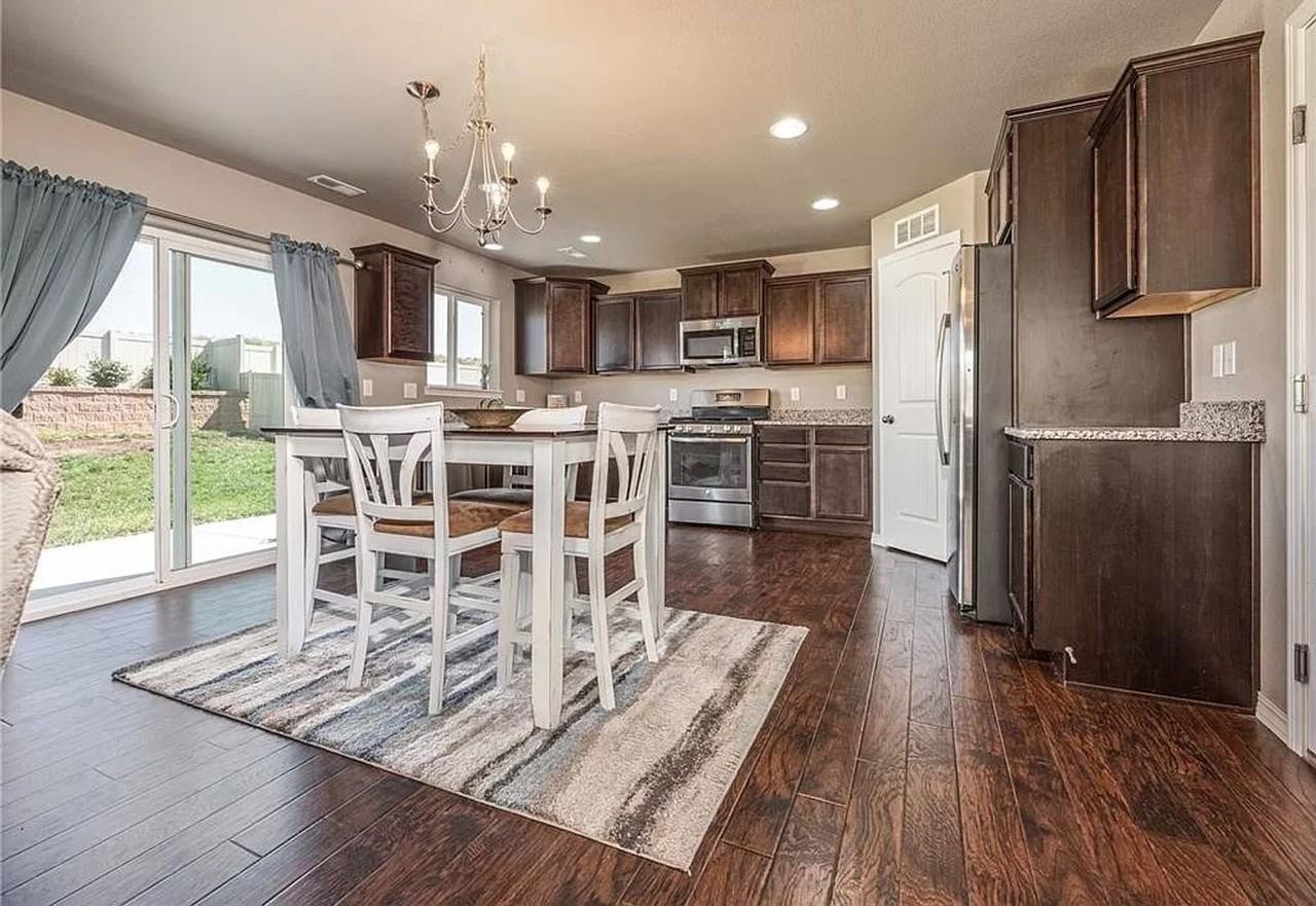 8884 Vanderwood Rd - Photo 4 of 38