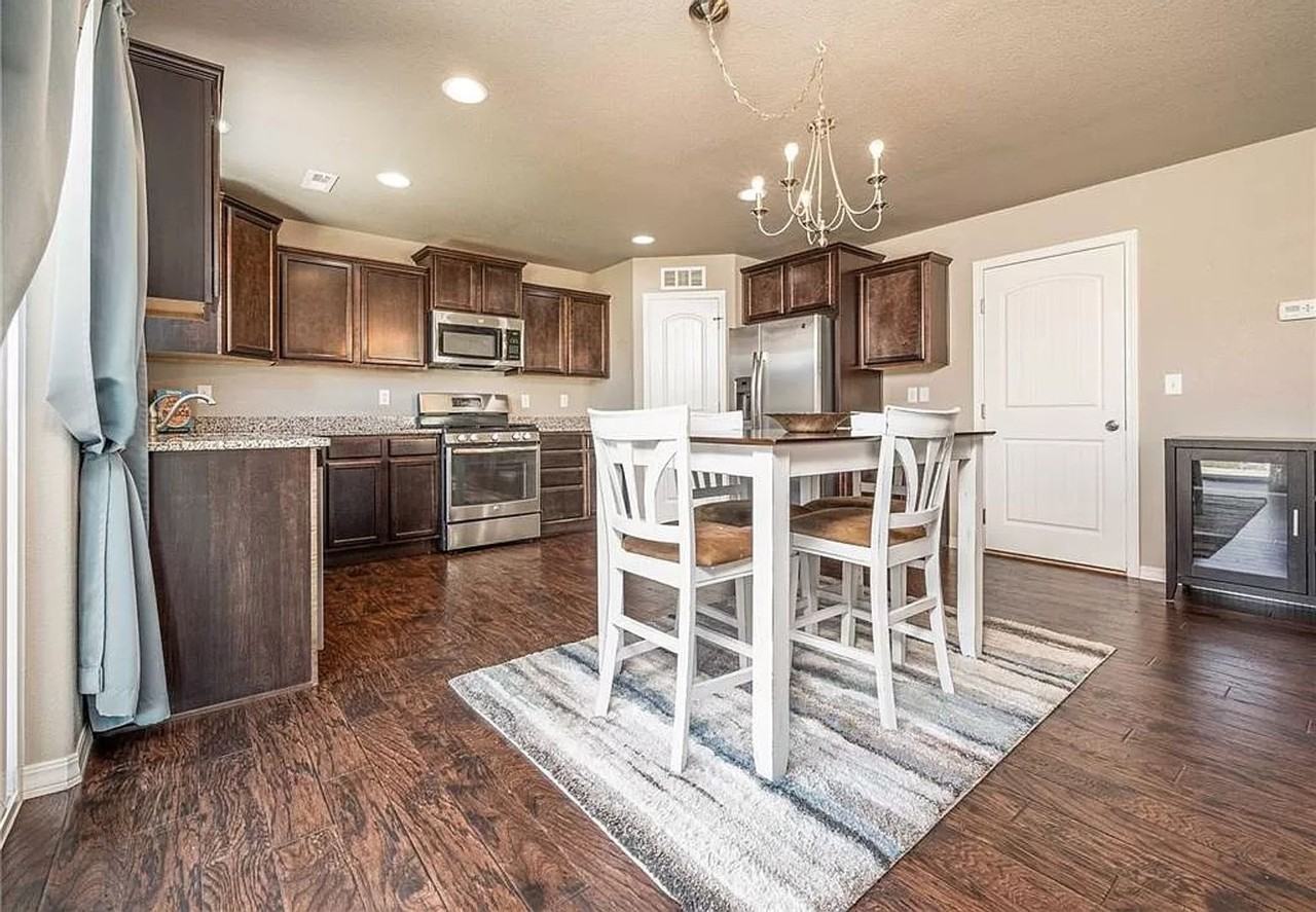 8884 Vanderwood Rd - Photo 3 of 38