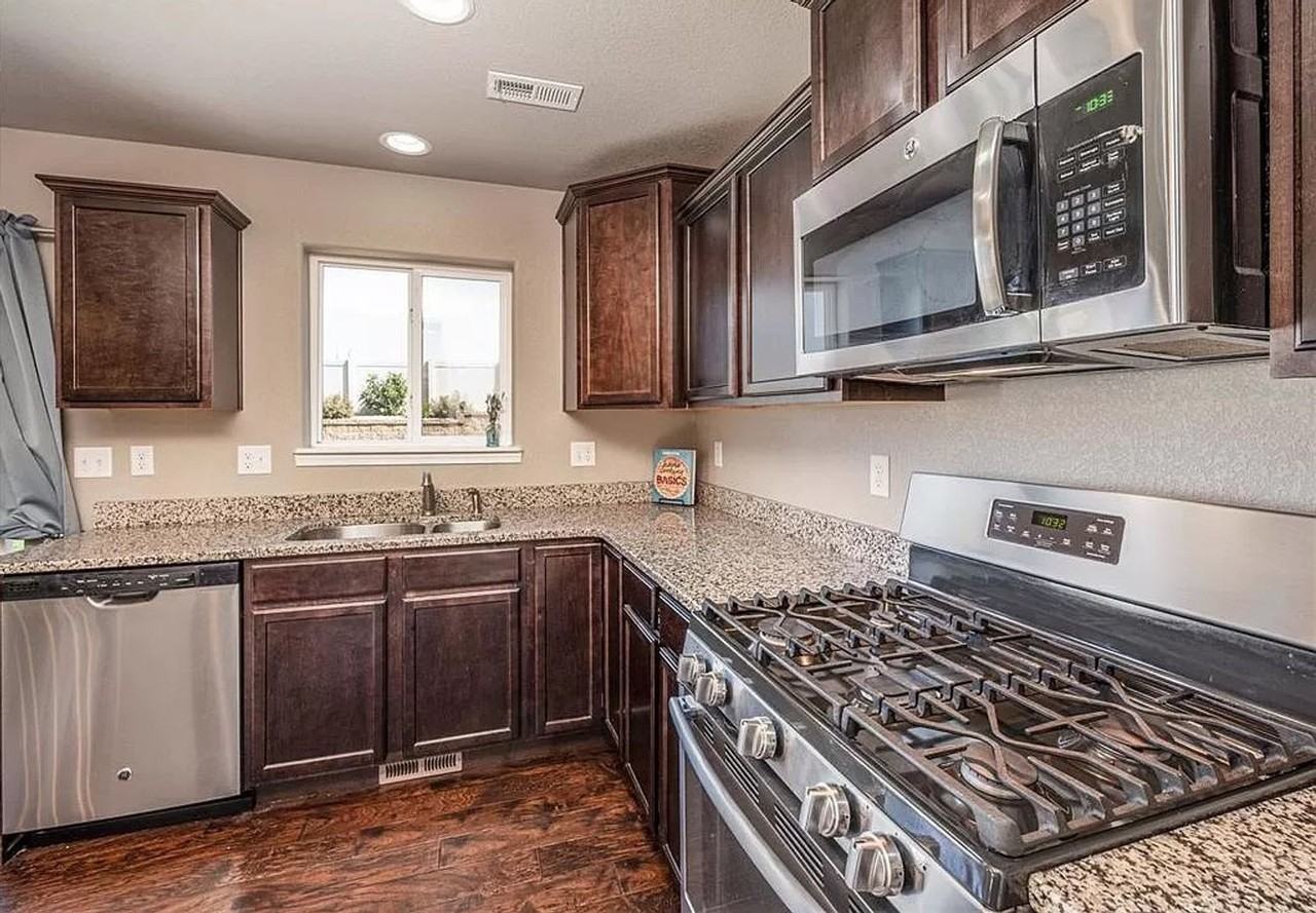 8884 Vanderwood Rd - Photo 3 of 38