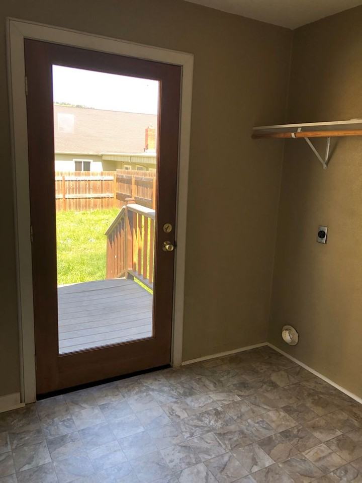 1646 Se Hamilton St - Photo 5 of 14