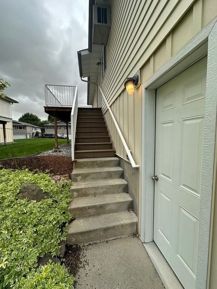 2415 N 13th St - Photo 3 of 37