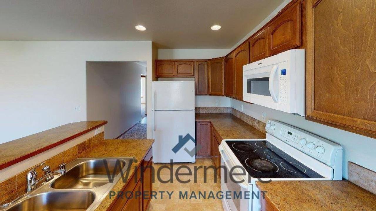 2106 S Quillan St - Photo 6 of 17
