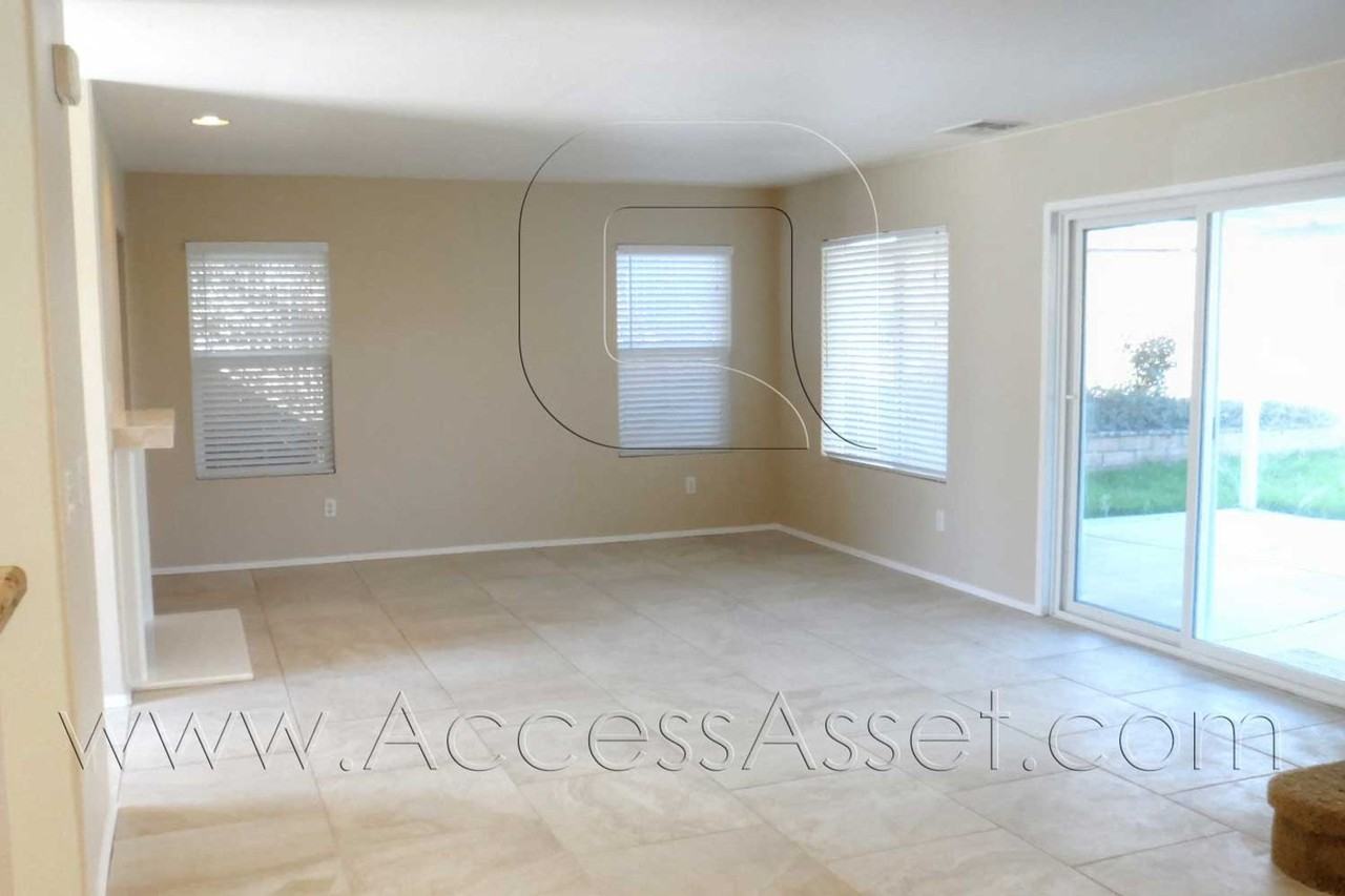 1442 Tahoe St - Photo 4 of 24