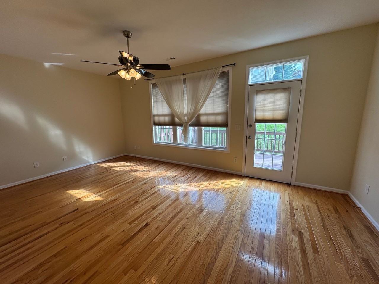 3046 Crystal Spring Ln - Photo 4 of 18