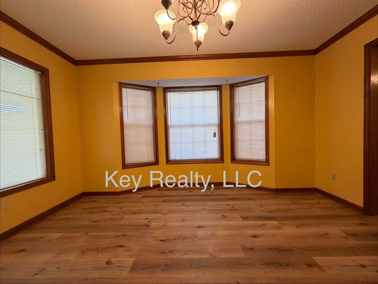 108 Lake Dr - Photo 2 of 9