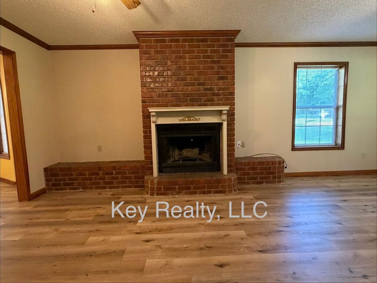 108 Lake Dr - Photo 4 of 9