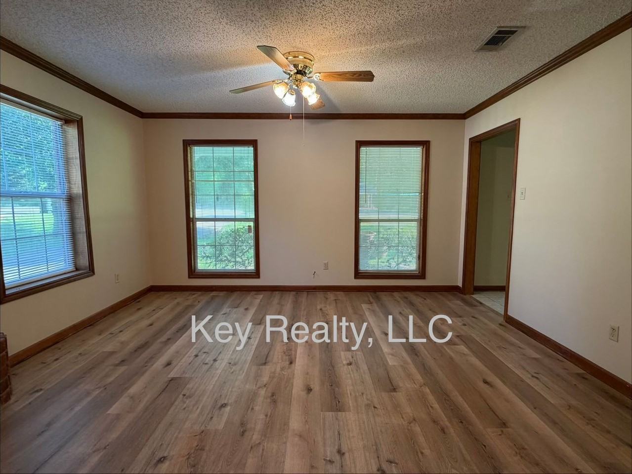 108 Lake Dr - Photo 5 of 9