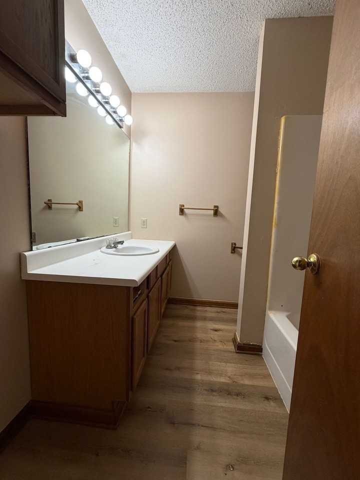 108 Lake Dr - Photo 7 of 9