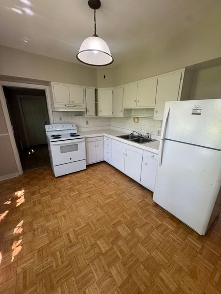2514 S Wayne Ave - Photo 3 of 7