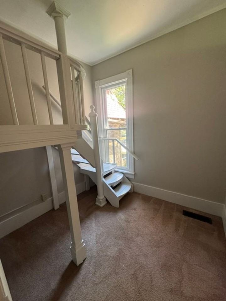 2514 S Wayne Ave - Photo 5 of 7