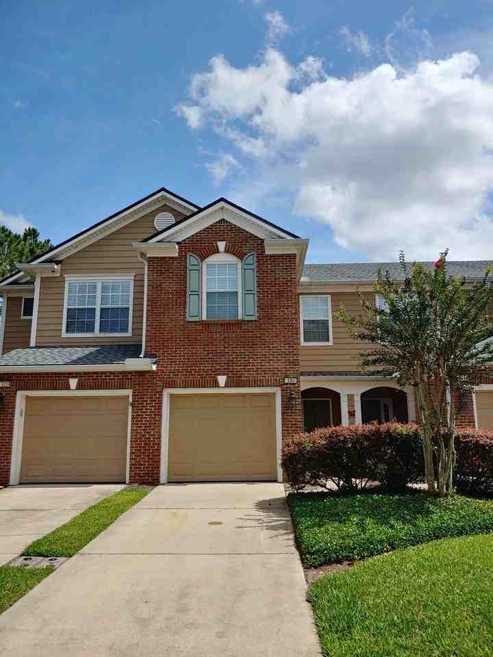 13366 Stone Pond Dr - Photo 2 of 26