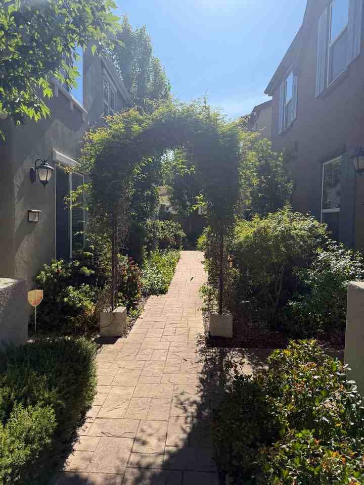 408 Dormarin Pl - Photo 2 of 4