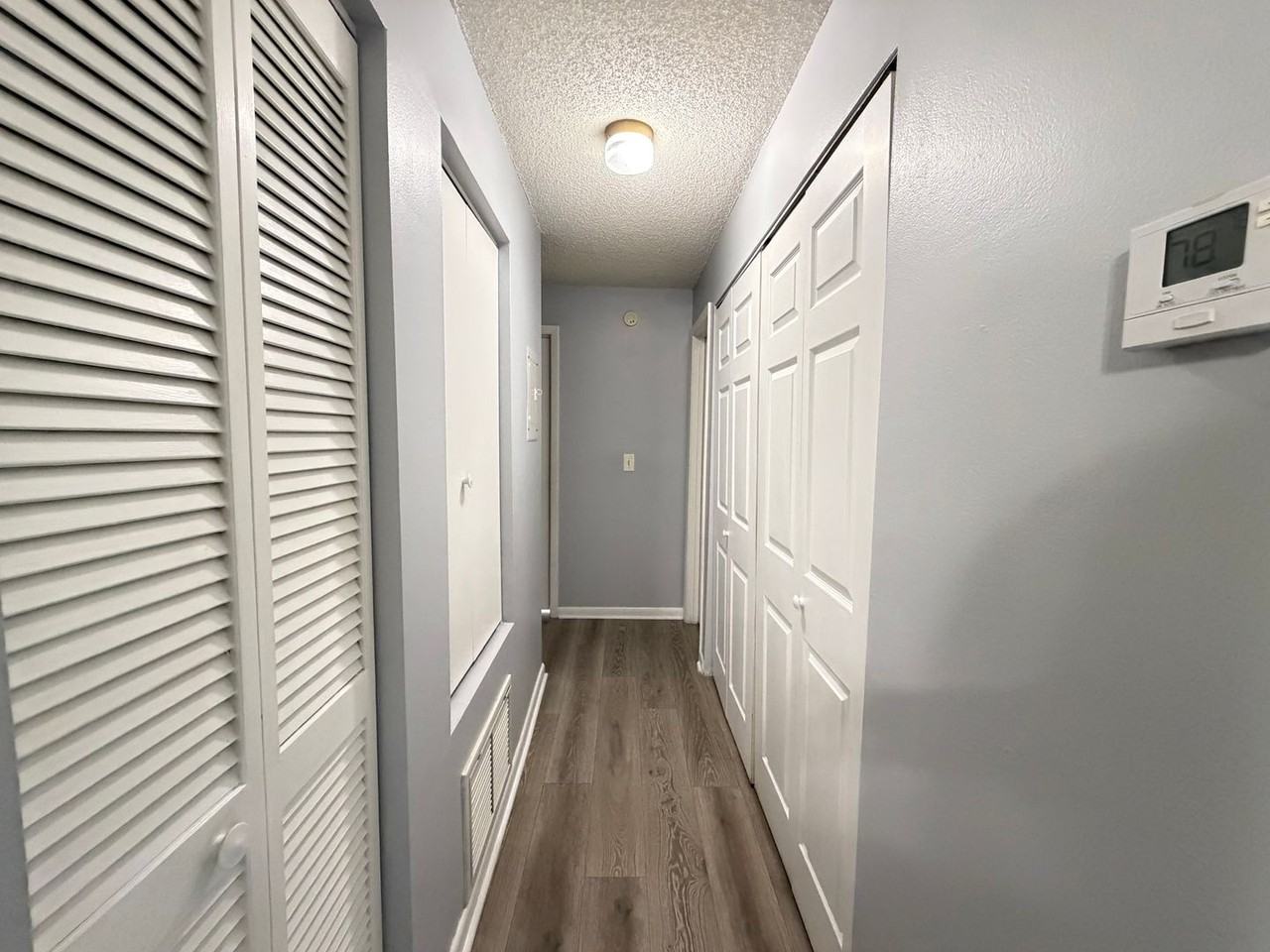 5239 Vineland Rd - Photo 7 of 21