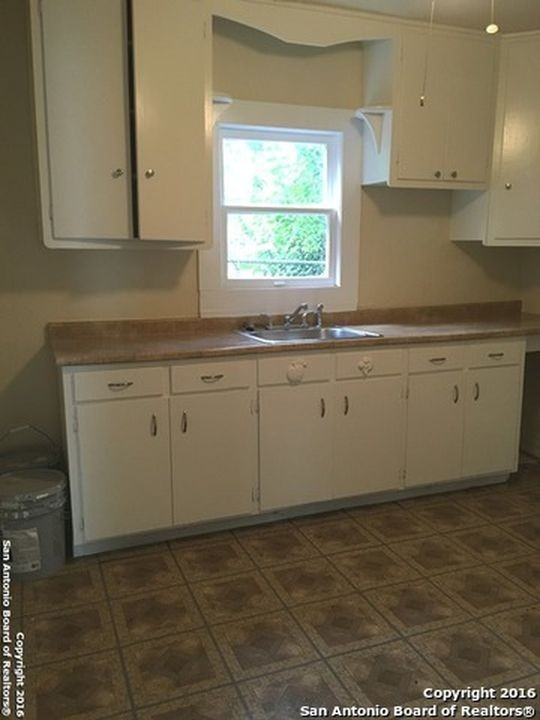 515 Lincolnshire Dr - Photo 6 of 14