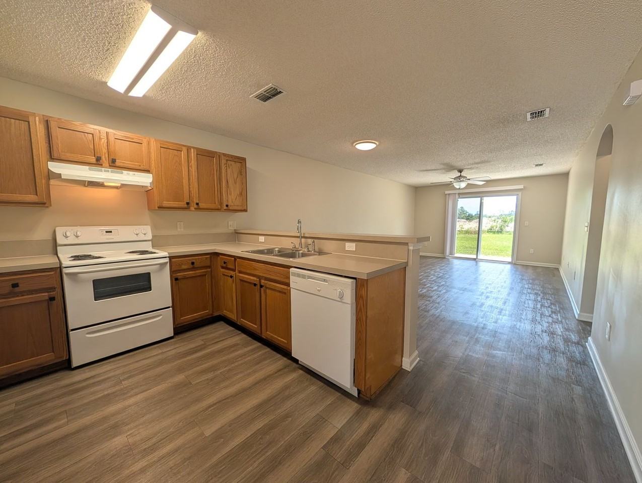 127 Plantation Point Dr - Photo 3 of 14