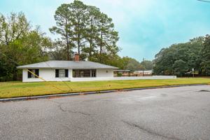 featured image of 895 Greg Dr #1