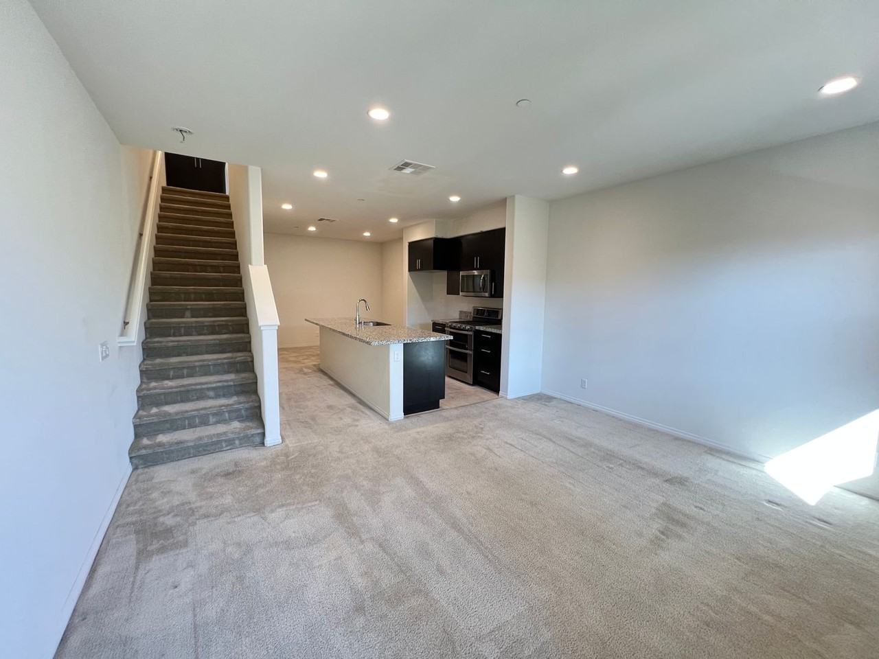 938 E Weaver Ln - Photo 6 of 29